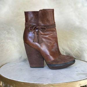 Hinge Leather Boots